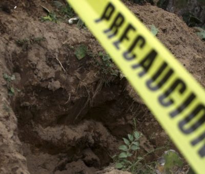 Localizan 11 fosas clandestinas con 19 cuerpos, en Tecomán