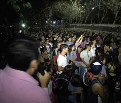 Participan más de 1 mil 300 colimenses en caminata nocturna de La Campana