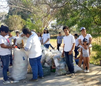 Rescatan alumnos del Bachillerato 28 espacios naturales en Camotlán