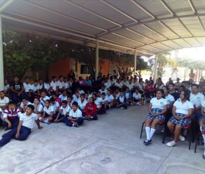 Llevan pláticas sobre prevención de adicciones a alumnos de Telesecundaria de Cofradía de Morelos