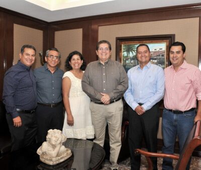 Visitan al rector expresidentes de la FEC