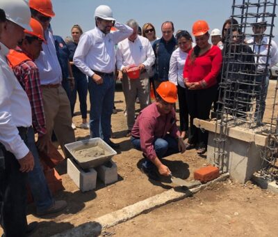 Felipe Cruz y el Gobernador Colocan Primera Piedra de Nueva Escuela Secundaria
