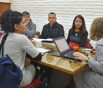 Comparten académicos colimenses y argentinos metodologías de intervención a migrantes