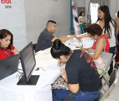 350 mujeres aprovecharon la feria del empleo