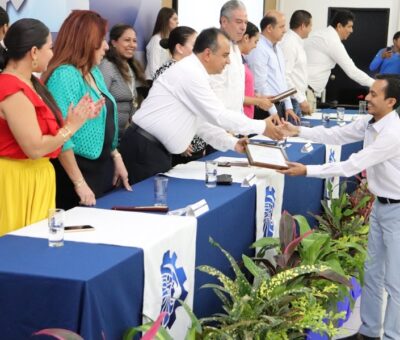 Felipe Cruz y Autoridades Entregan Reconocimientos a Académicos del Tecnológico de Colima  