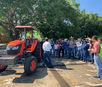 Conocen alumnos cuidados de maquinaria agrícola