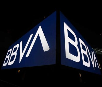 Usuarios de BBVA reportan fallas en aplicación, banca electrónica, comercios y cajeros