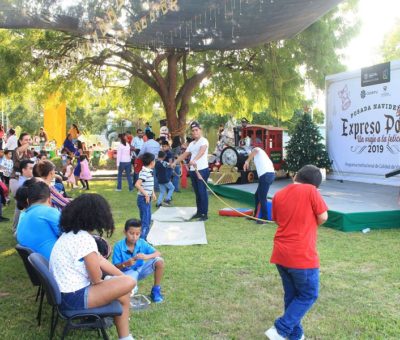 Disfrutan pequeños Posada Navideña, en Tecomán