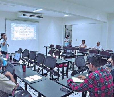 Aprenden docentes cómo realizar ensayos académicos para su publicación