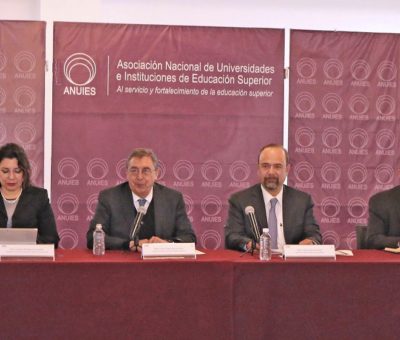 Asiste universitario a reunión nacional sobre educación media superior
