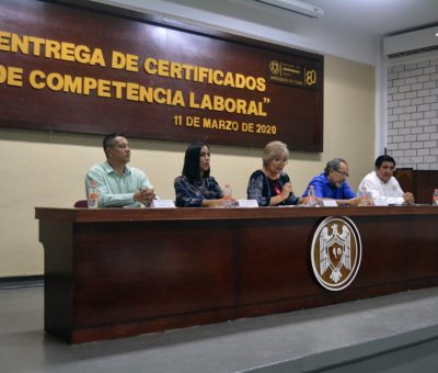 Entregan certificados de competencia laboral a futuros egresados de la UdeC