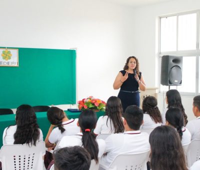 Con charlas, conmemoran Día de la  Mujer en bachilleratos de Tecomán
