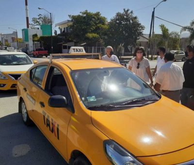 Entrega la CTM despensas y gel antibacterial a taxistas de Manzanillo