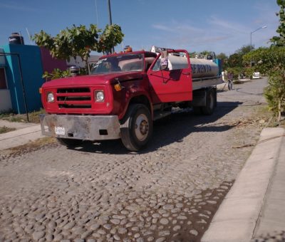 Vecinos de Valle de las Palmas cumplen 5 días sin agua; rentan pipas para abastecer el servicio