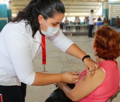 Vacunación contra Covid-19 en Cuauhtémoc y Tecomán