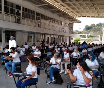 Realizan su examen de titulación 111 bachilleres, en Manzanillo
