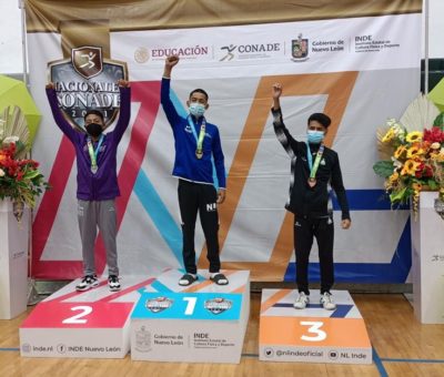 Colimenses conquistan medallas de bronce en luchas asociadas