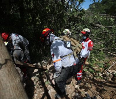 Dos muertos y una lesionada por derrumbe en carretera VdeA-Minatitlán