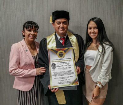 Raúl González recibe Doctor Honoris Causa de la Facultad de Comunicación y Periodismo de Monterrey
