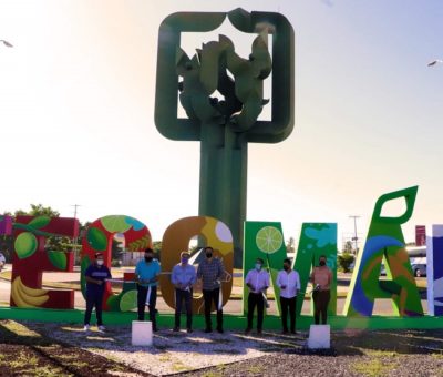 Familia Gudiño patrocina letrero al ingreso de Tecomán y Elías Lozano las entrega