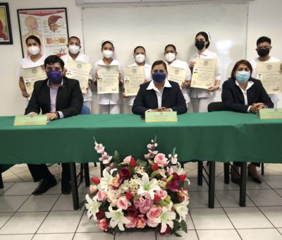 Realiza titulación presencial generación 2016-2020 de enfermería, en Manzanillo