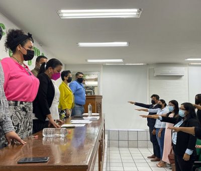 Titula UdeC a 11 analistas químicos y contadores, en Manzanillo