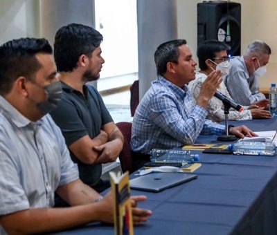 Presenta Rector libro sobre metodología para periodismo de investigación