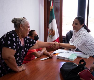 Alcaldesa Griselda Martínez apoya a 40 familias con más de 239 mil pesos