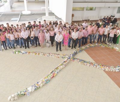 Donan estudiantes cerca de 400 kilos de productos no perecederos