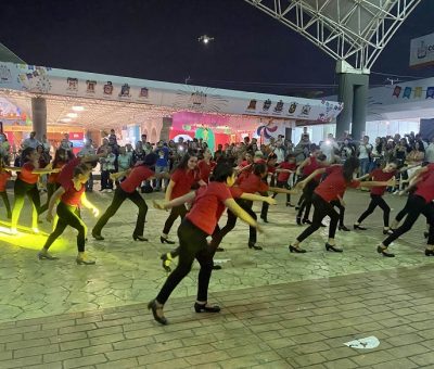 Presentan intenso masivo Universitario de danza, en la Feria
