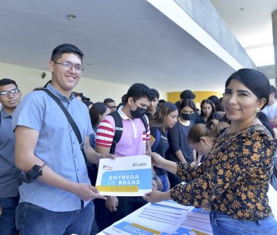 Beneficia programa Bécalos a jóvenes de la UdeC, la UTeM y el Tec de Colima