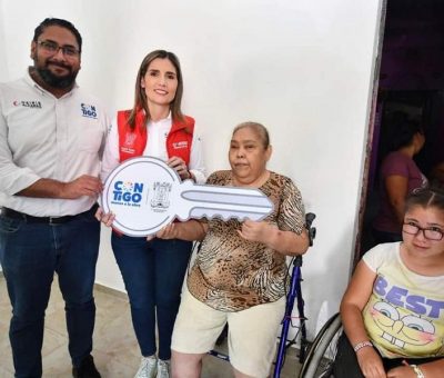 Margarita Moreno entrega mejoramiento de vivienda de familias de La Albarrada 