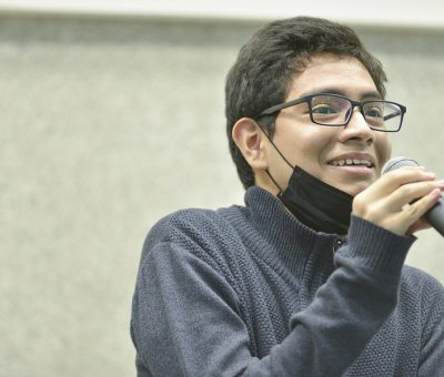 Exponen estudiantes neurodiversos los retos que enfrentan en clases