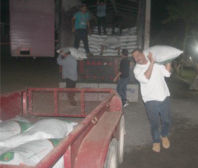 Entrega Rigoberto García más de 250 toneladas de fertilizantes a bajo costo