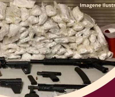 En cateo,  decomisan más de 100 envoltorios con droga, armas de fuego y artefactos explosivos