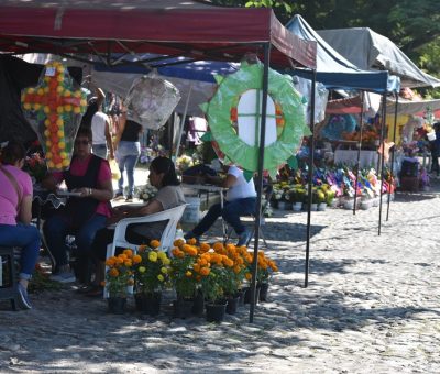 Listos los panteones de la Villa para recordar a las mamás ausentes