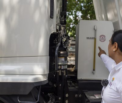 Griselda Martínez entrega camión de volteo para Parques y Jardines