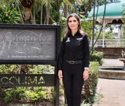 Margarita Moreno devela placa de piedra volcánica para conmemorar el quinientos aniversario de la Villa de Colima