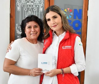 Margarita Moreno entrega apoyos sociales a deportistas y emprendedores.