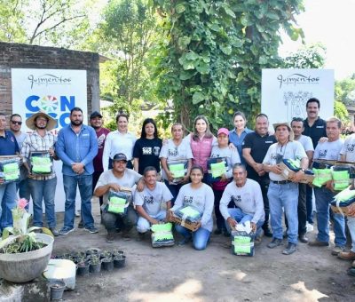 Margarita Moreno entrega equipamiento a personal de sanidad, parques y jardines