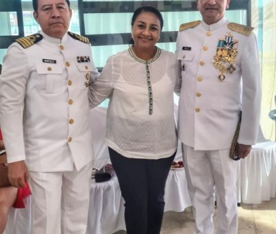 Griselda Martínez felicita al vicealmirante Adrián Hermilo Valle González, nuevo comandante de la Décima Región Naval