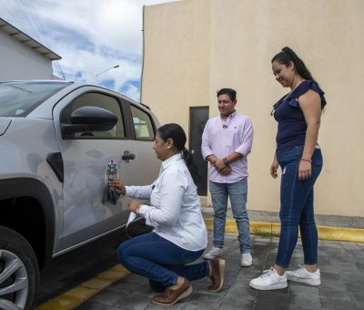 Griselda Martínez entrega camioneta nueva para la dirección de Participación y Desarrollo Comunitario