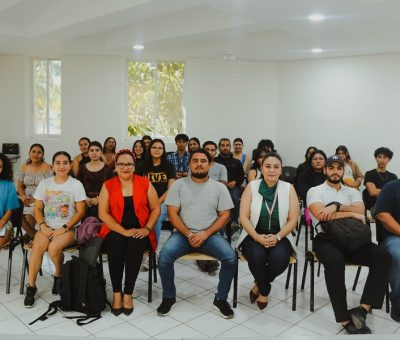 Aprenden estudiantes lenguaje de señas mexicanas, en Manzanillo