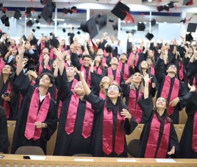 Egresan 123 nuevos bachilleres en Manzanillo