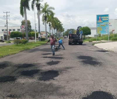 Aplica Villa de Álvarez 8 toneladas de asfalto en Operación Bacheo