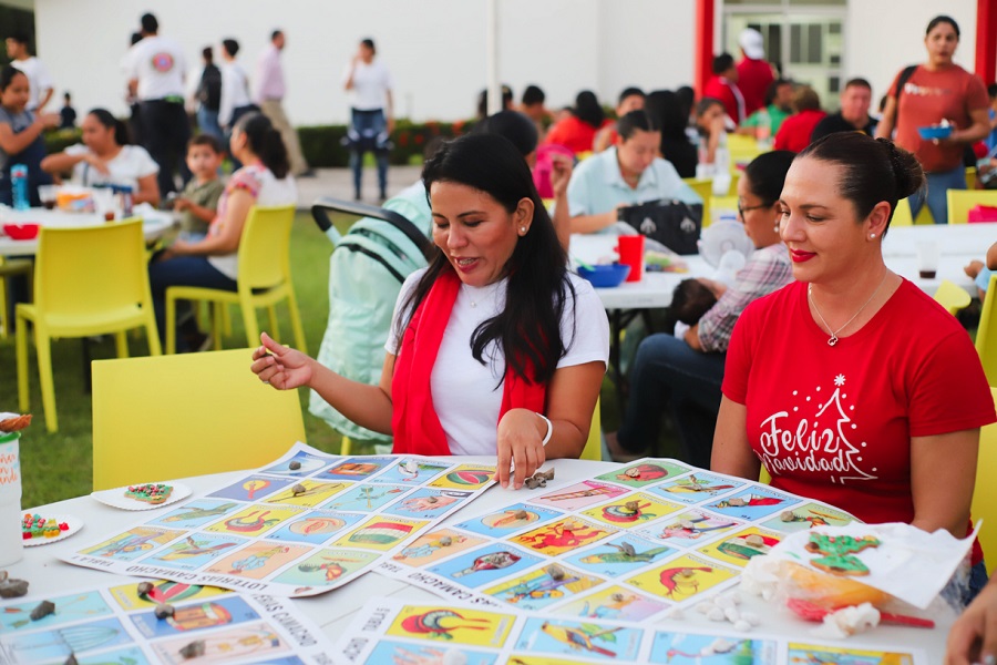 Realizan colorido y mexicano Festival de Navidad, en Manzanillo