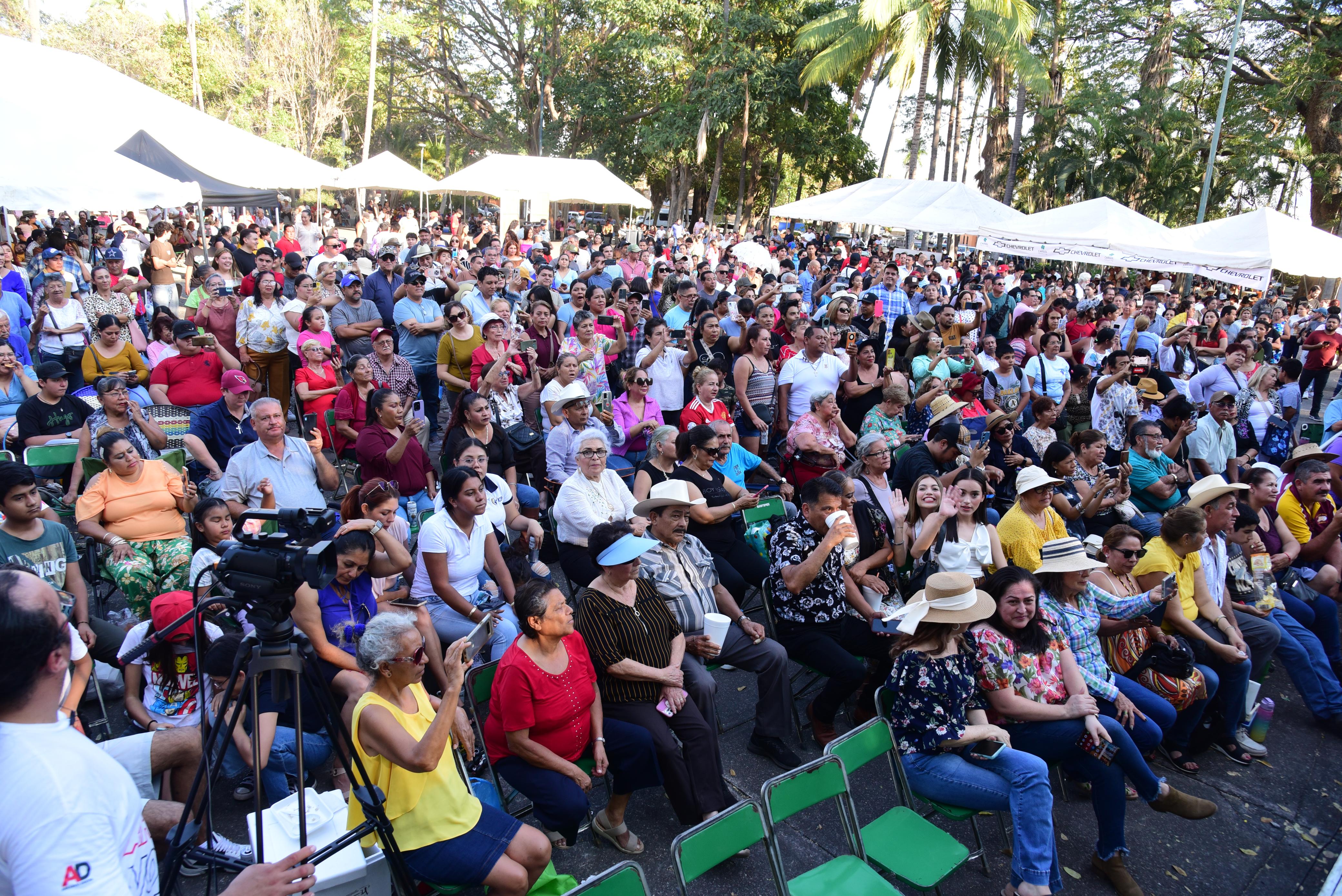 Queremos seguir disfrutando de Colima, en un ambiente de tranquilidad: Riult Rivera