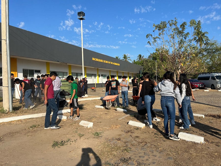 Bachilleres de Coquimatlán participan en proyecto de conservación y restauración de ecosistemas