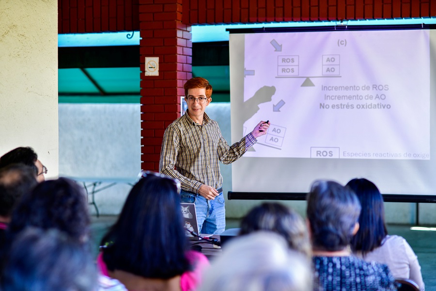 Charla sobre antioxidantes promueve hábitos saludables en jubilados de la UdeC Charla sobre antioxidantes promueve hábitos saludables en jubilados de la UdeC