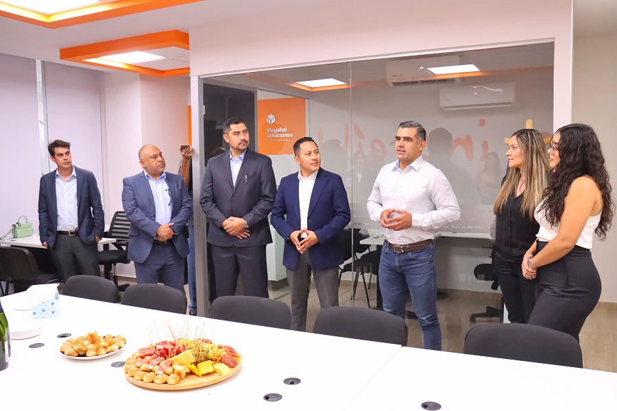Agradece Riult Rivera a empresarios la confianza de invertir en Colima